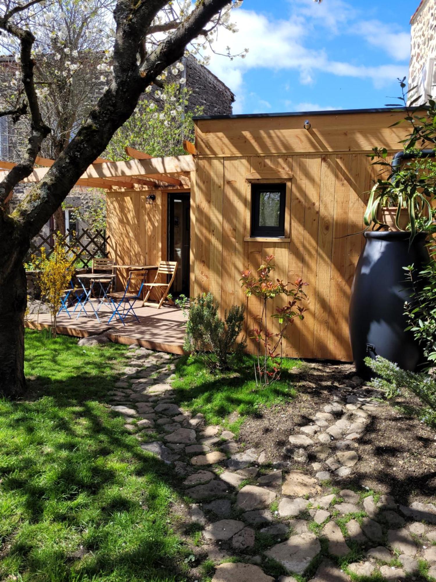 La Maisonnette Sous Le Cerisier Chalet